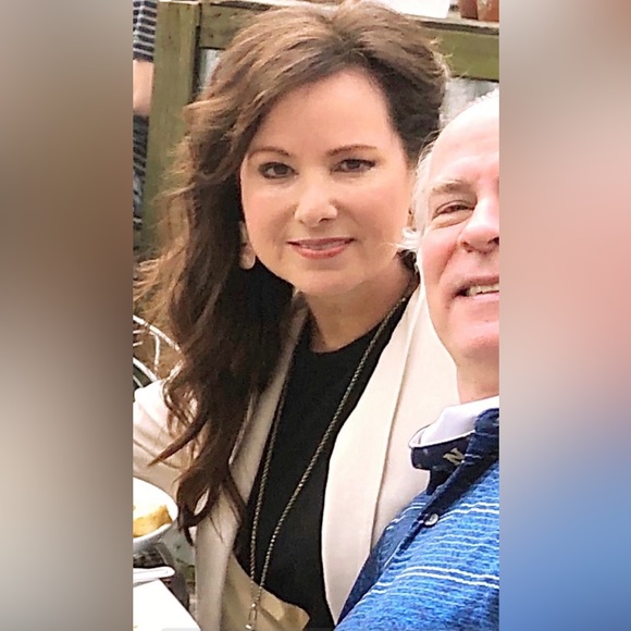 Meet Your Posher, Leigh! - Picture 2 of 11